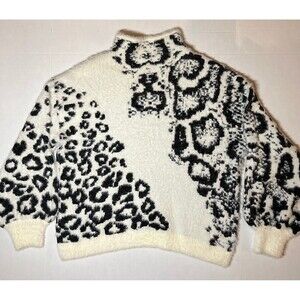 VINCE CAMUTO Animal Print Jacquard Eyelash Fuzzy Sweater Size L (Bx 18)